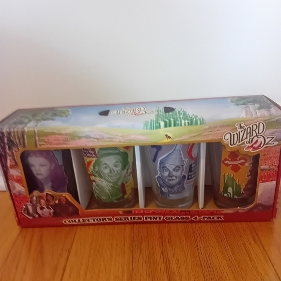 Vintage BNIB Wizard Of Oz Collector's Pint Glass 4 Pack - Picture 2 of 13